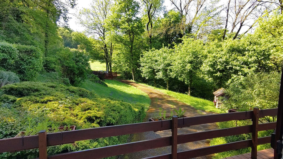 Maison à CIVRIEUX-D&#039;AZERGUES