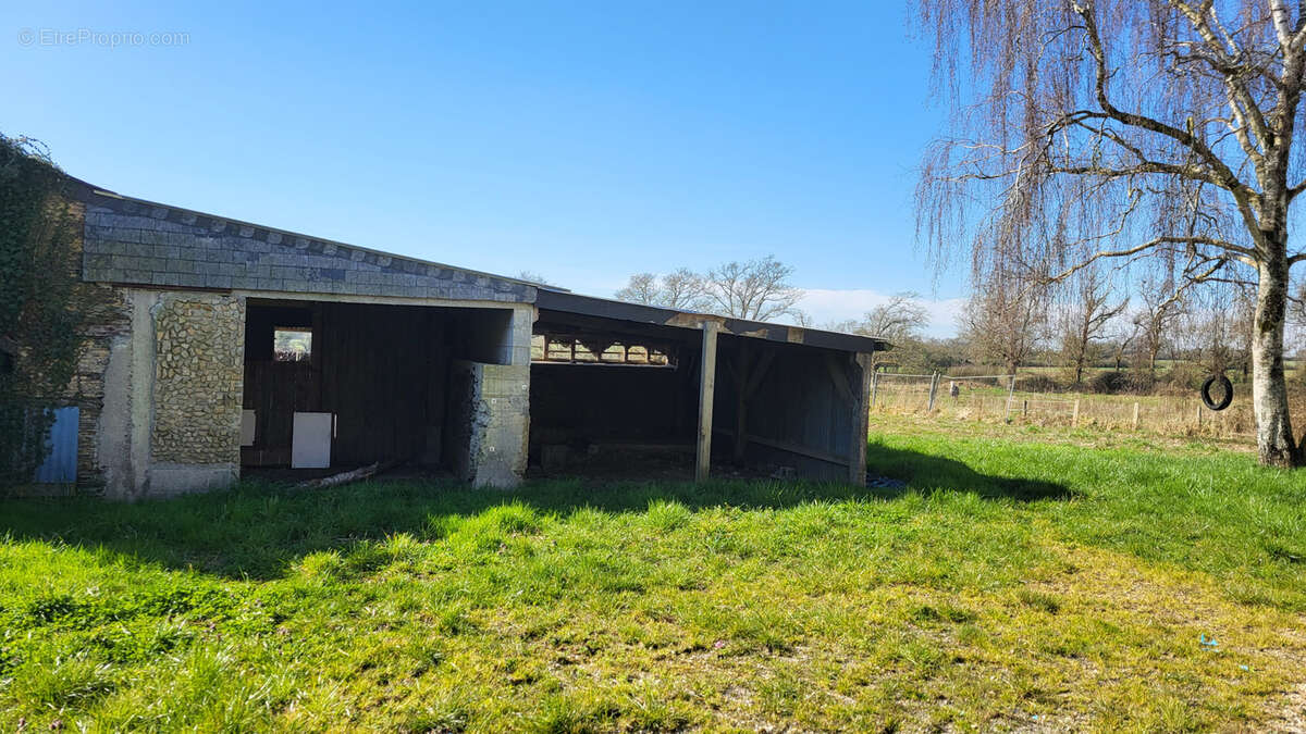 Maison à PETIT-AUVERNE