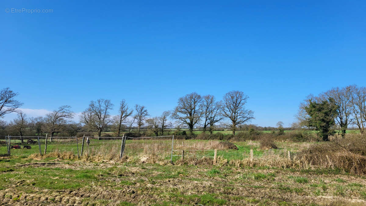 Maison à PETIT-AUVERNE