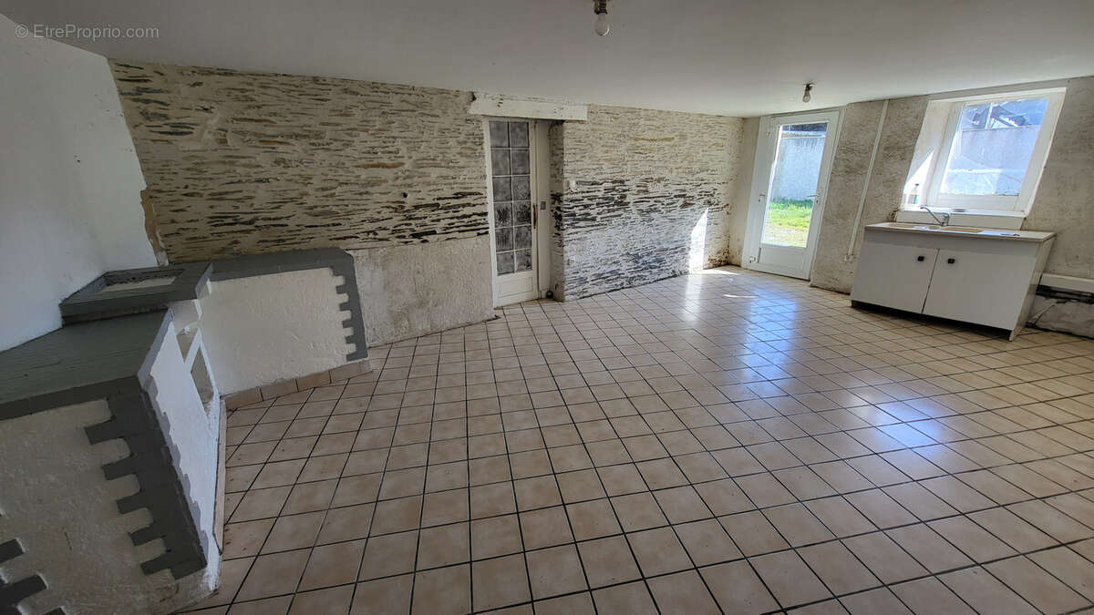 Maison à PETIT-AUVERNE