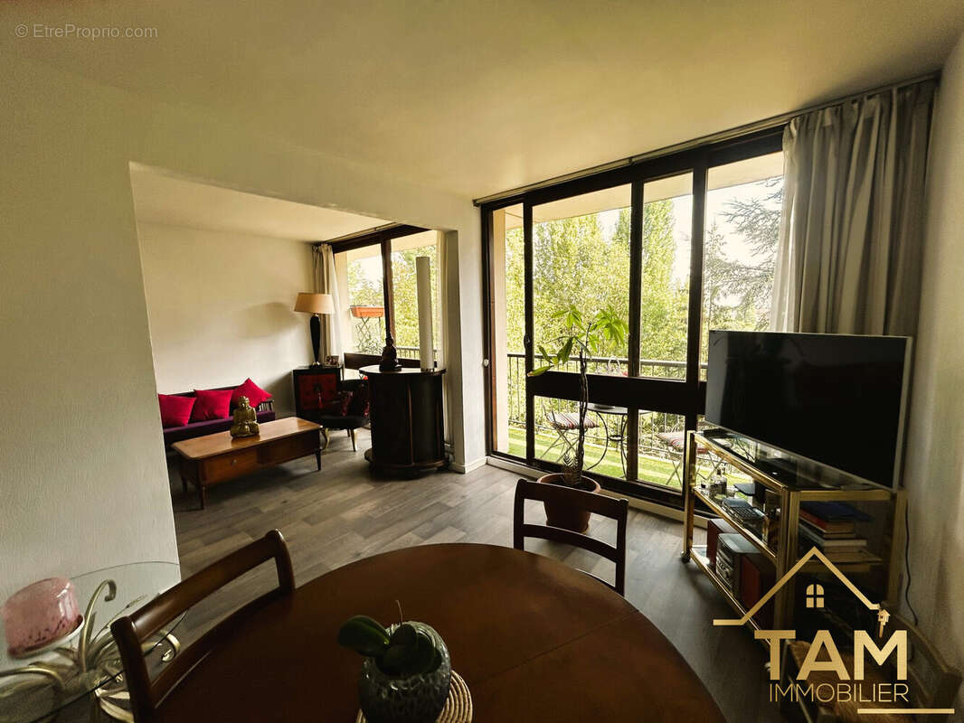 Appartement à FONTENAY-LE-FLEURY