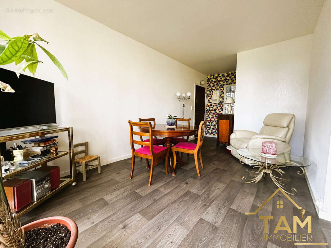 Appartement à FONTENAY-LE-FLEURY