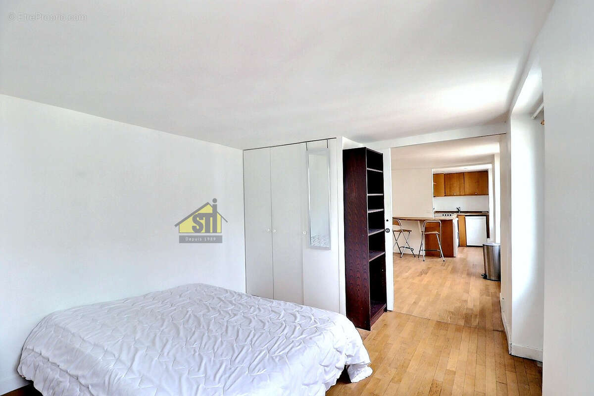 Appartement à PARIS-14E
