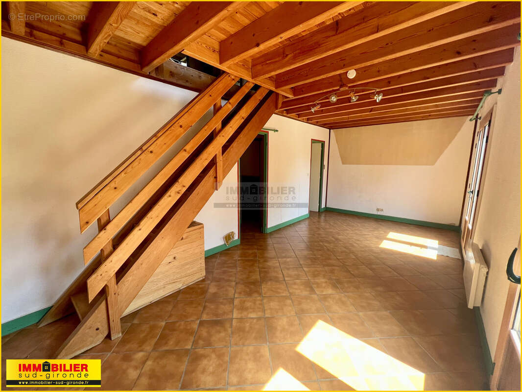 Maison à SAINT-MICHEL-DE-RIEUFRET