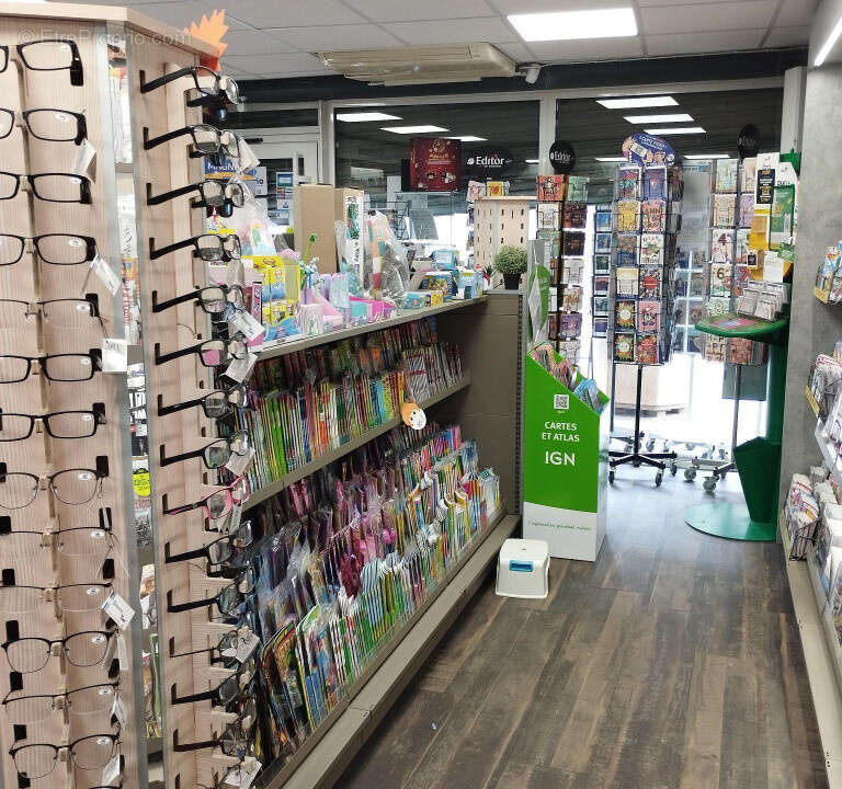 Commerce à VILLES-SUR-AUZON