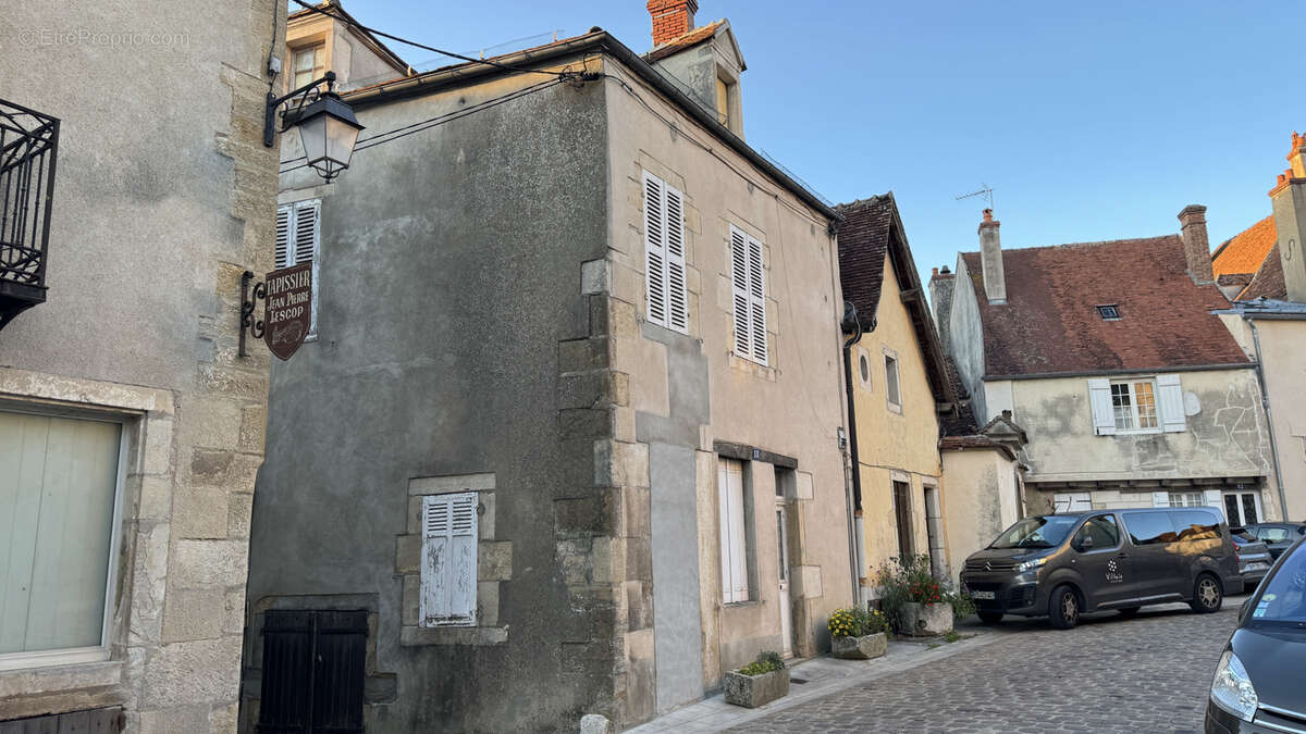 Maison à AVALLON