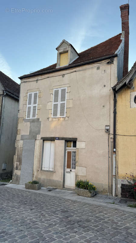 Maison à AVALLON