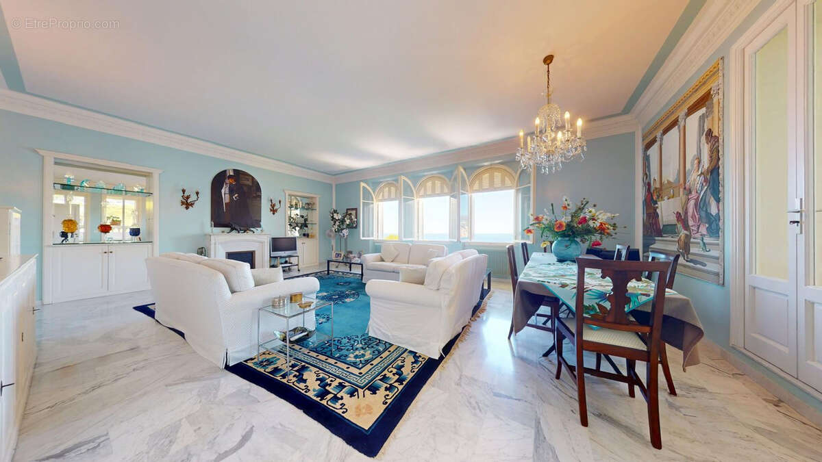 Appartement à ROQUEBRUNE-CAP-MARTIN