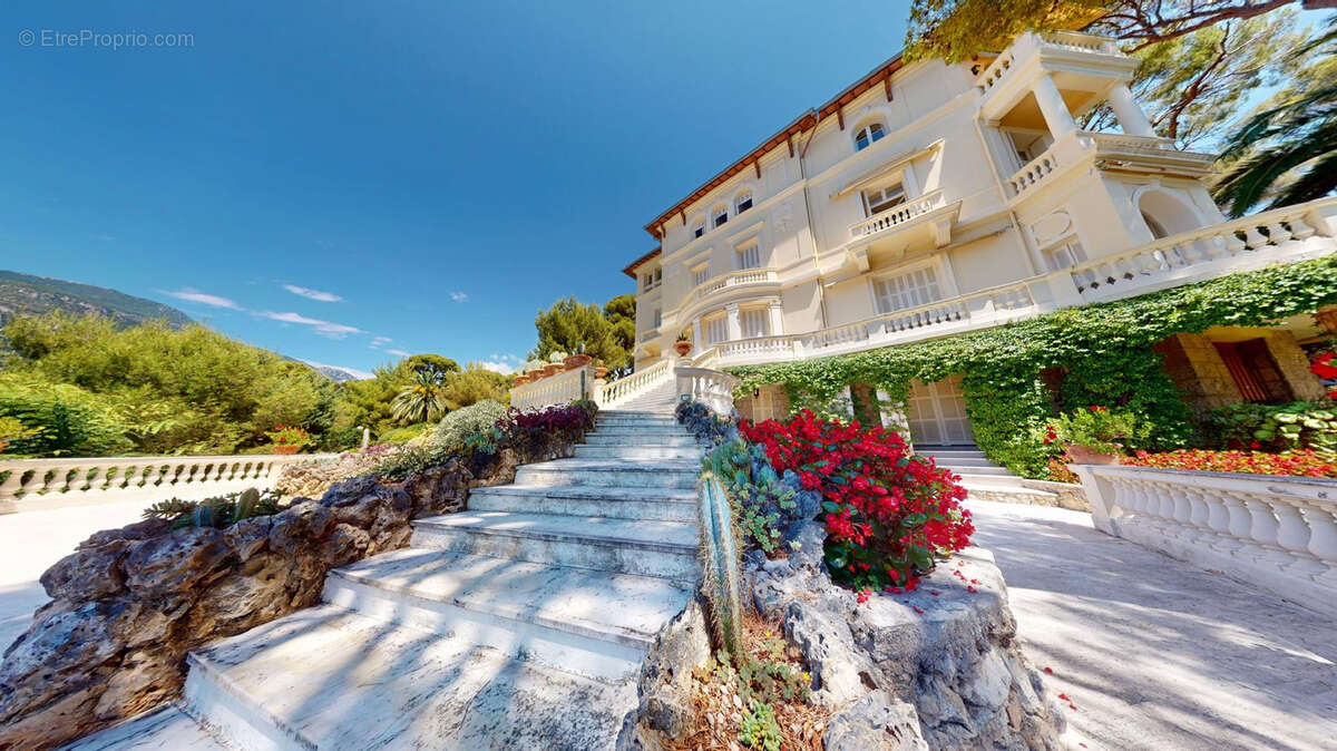 Appartement à ROQUEBRUNE-CAP-MARTIN