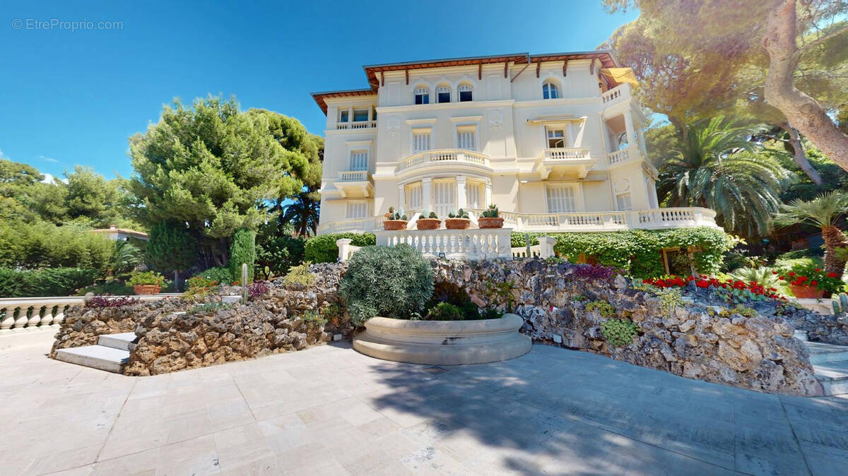 Appartement à ROQUEBRUNE-CAP-MARTIN