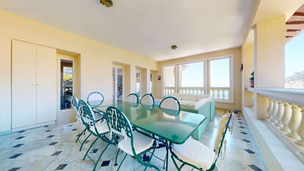 Appartement à ROQUEBRUNE-CAP-MARTIN