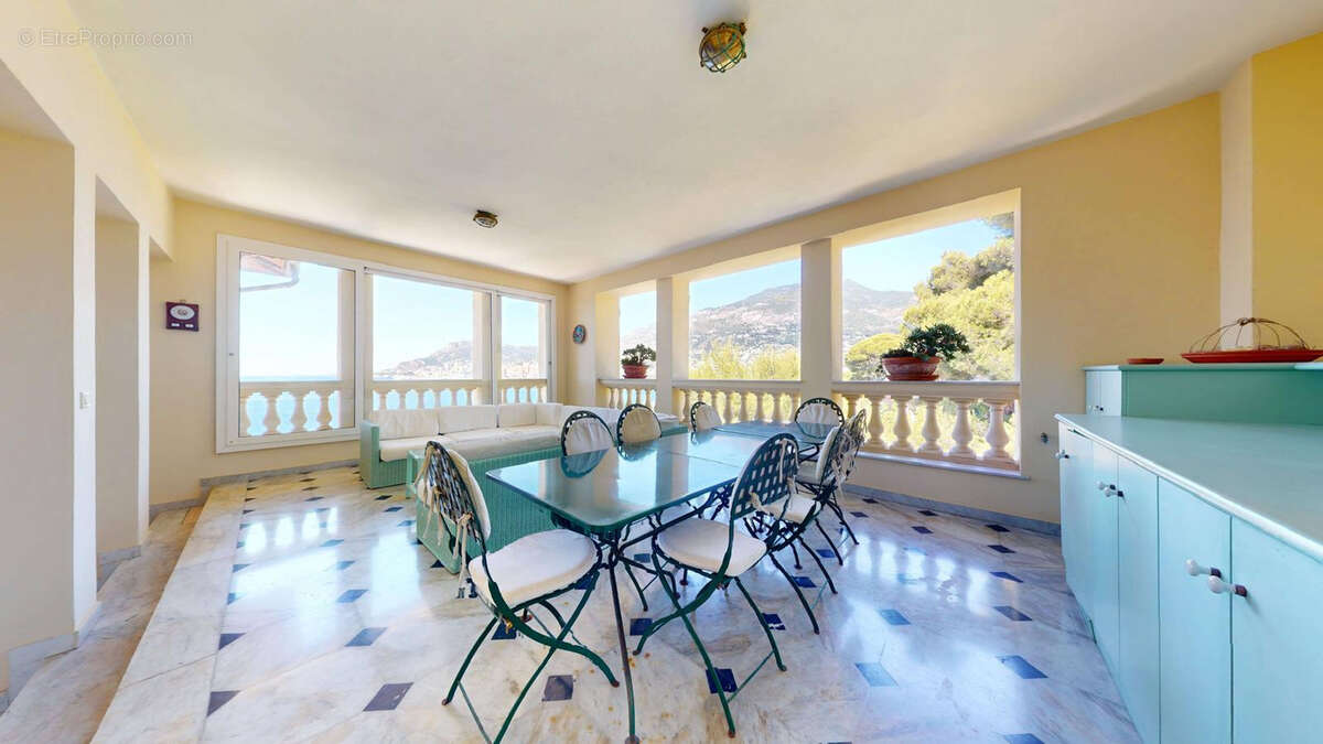 Appartement à ROQUEBRUNE-CAP-MARTIN