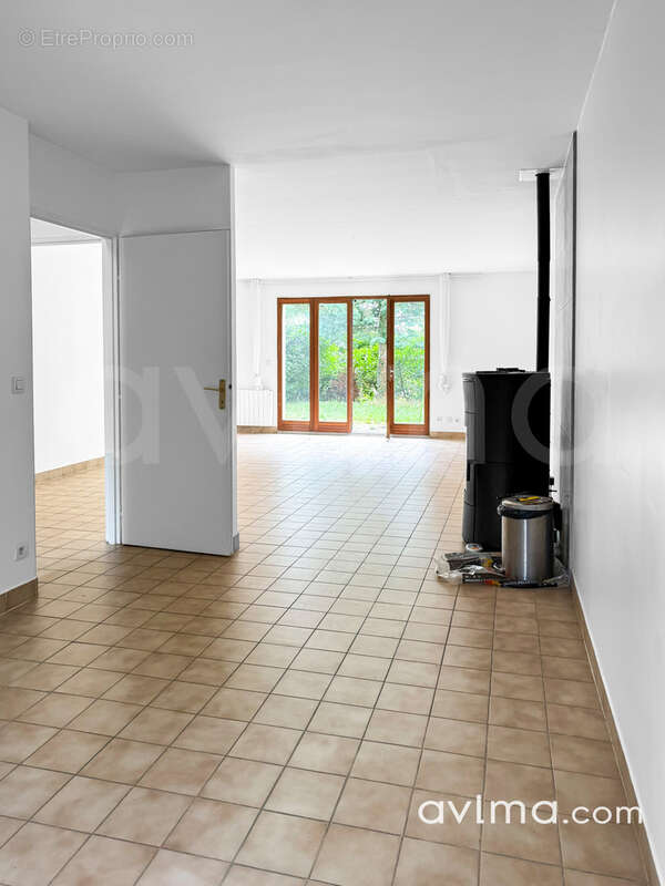 Maison à SAINT-NOM-LA-BRETECHE