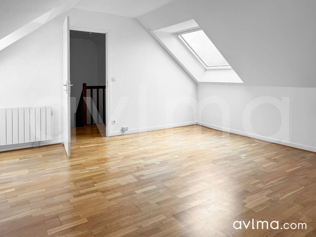 Maison à SAINT-NOM-LA-BRETECHE