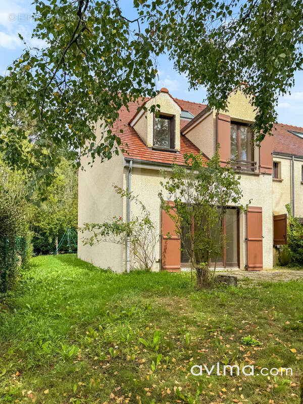 Maison à SAINT-NOM-LA-BRETECHE