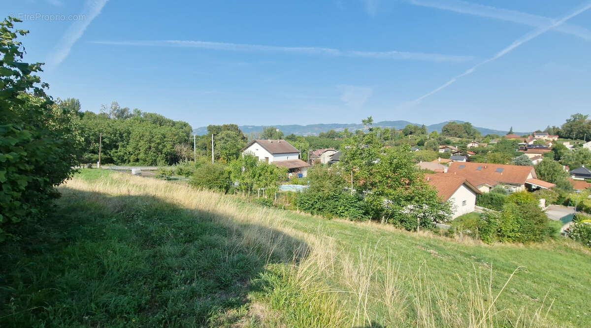 Terrain à SAINT-QUENTIN-SUR-ISERE