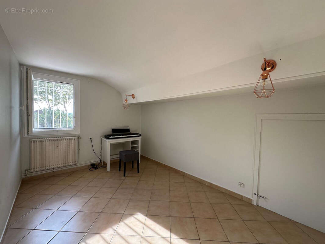 Maison à DECINES-CHARPIEU