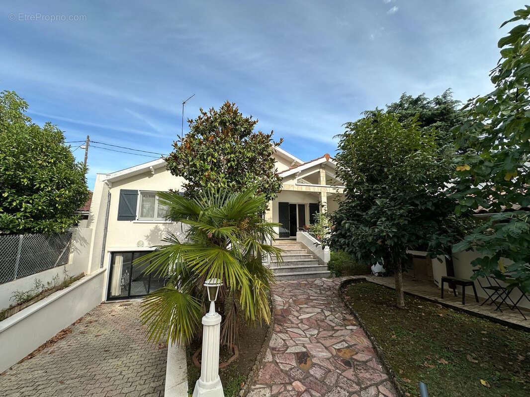 Maison à DECINES-CHARPIEU