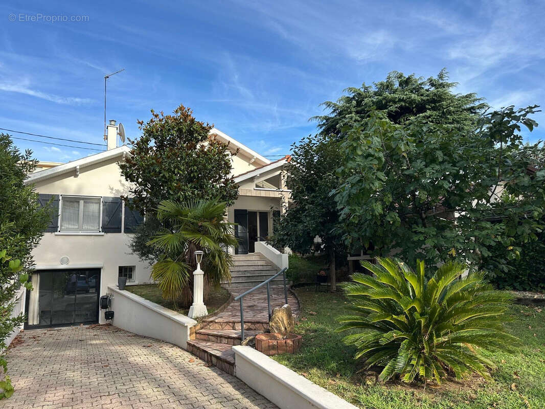 Maison à DECINES-CHARPIEU