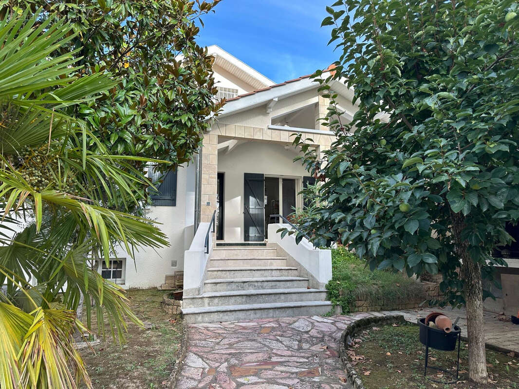 Maison à DECINES-CHARPIEU