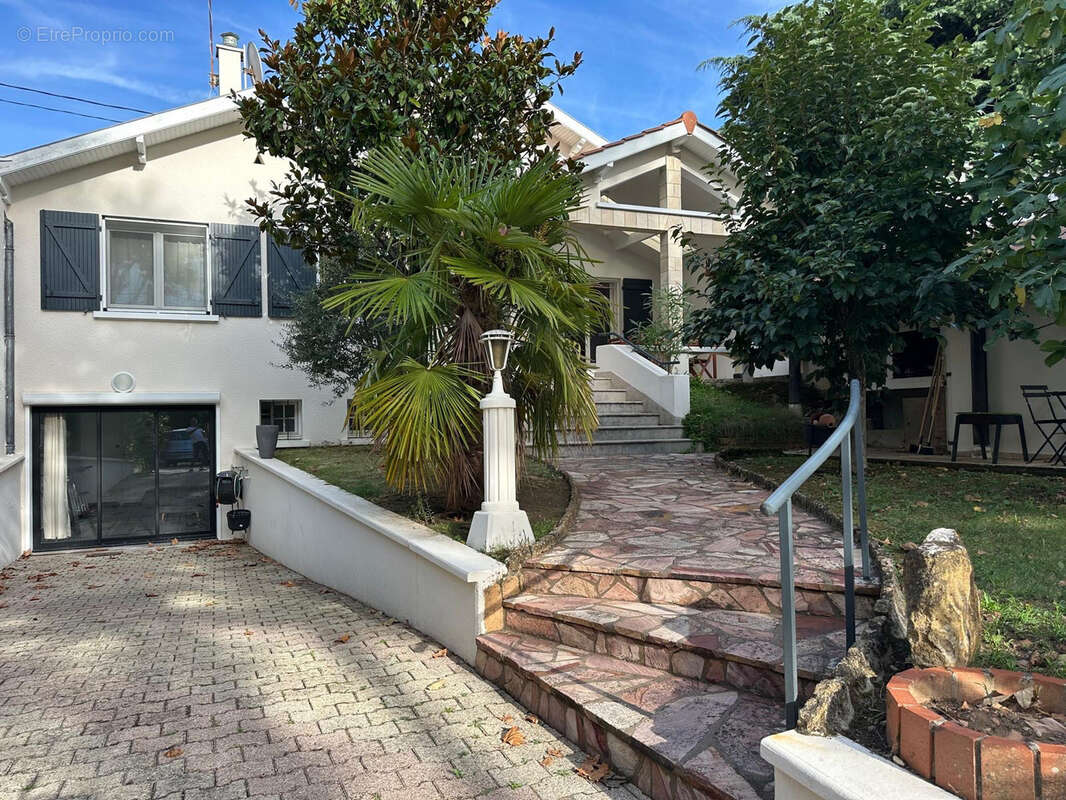 Maison à DECINES-CHARPIEU