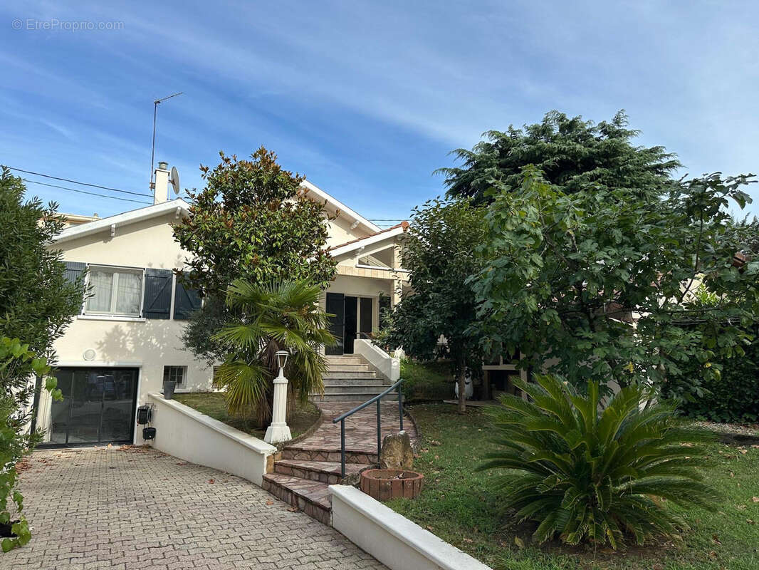 Maison à DECINES-CHARPIEU