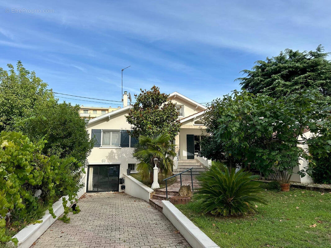 Maison à DECINES-CHARPIEU