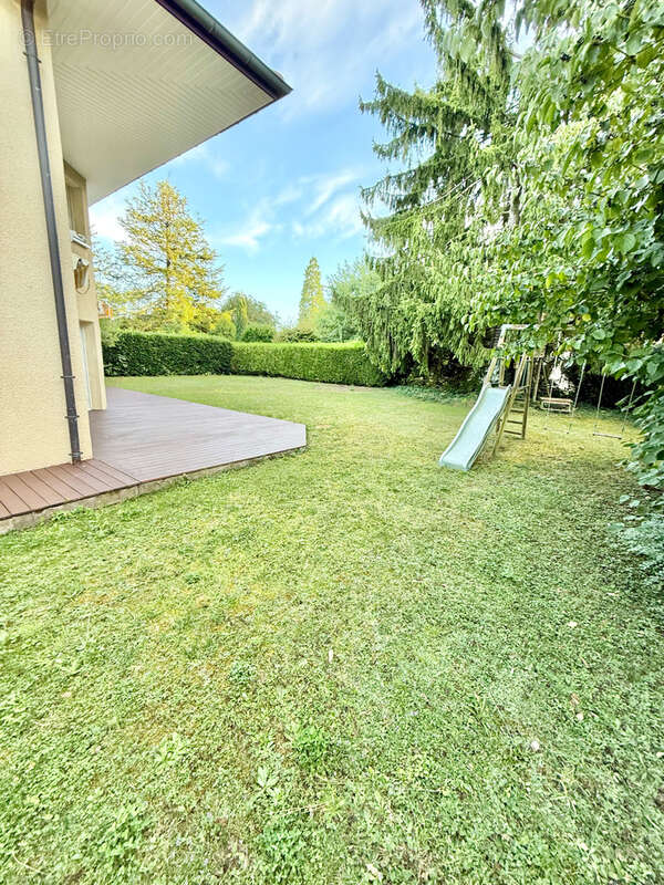 Maison à SAINT-GENIS-POUILLY