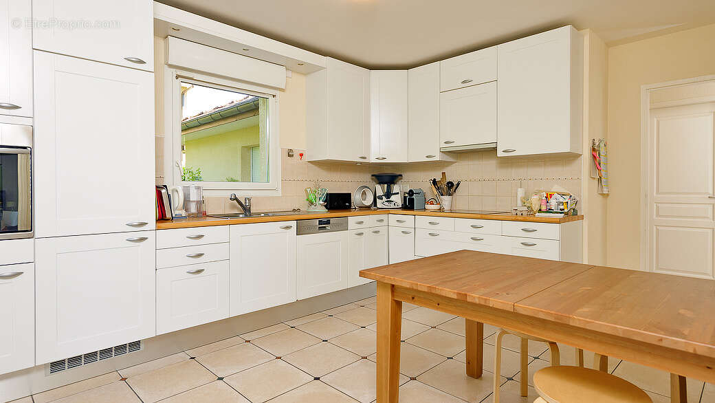 Maison à SAINT-GENIS-POUILLY