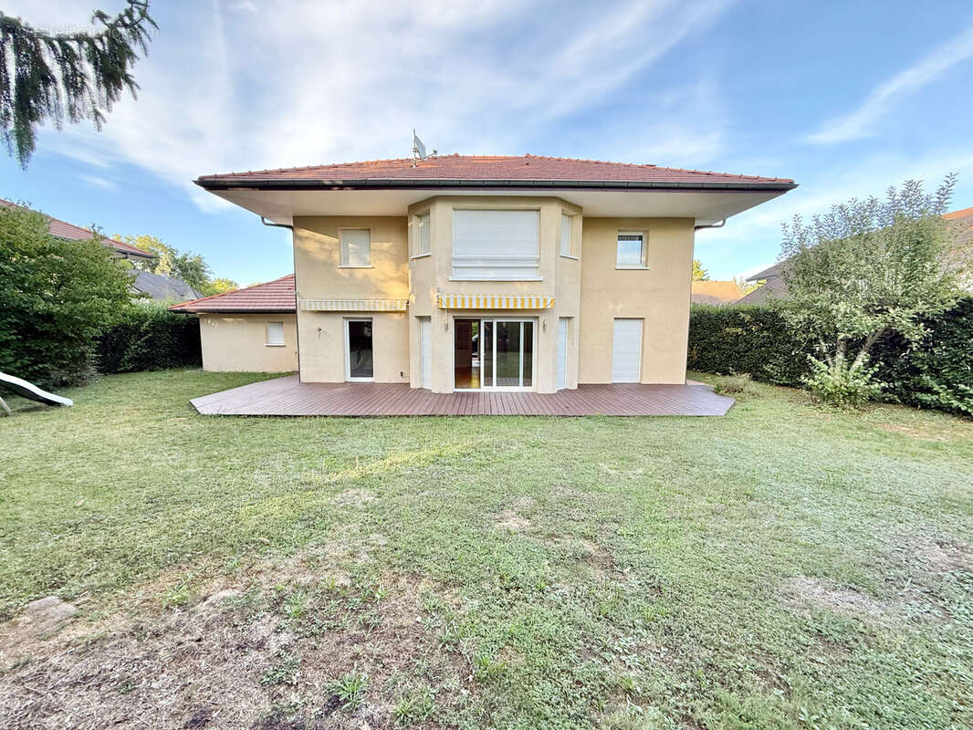 Maison à SAINT-GENIS-POUILLY