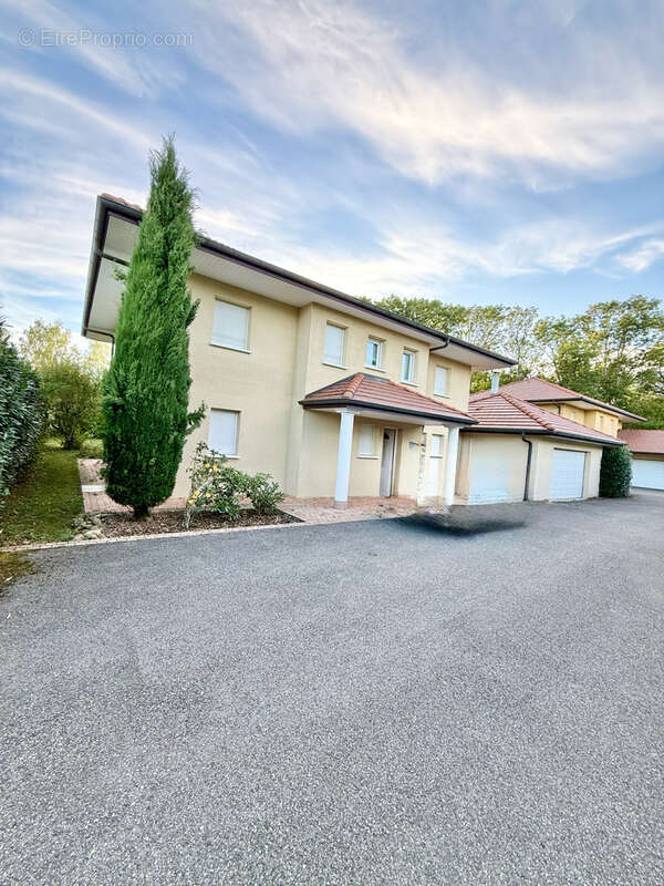 Maison à SAINT-GENIS-POUILLY