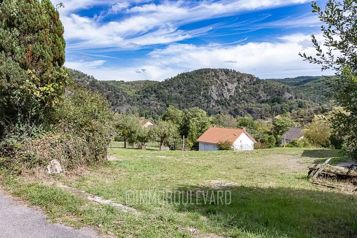 Maison à CHATEAUNEUF-LES-BAINS