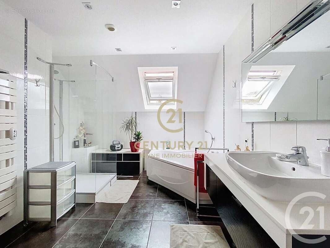 Maison à VEZIN-LE-COQUET