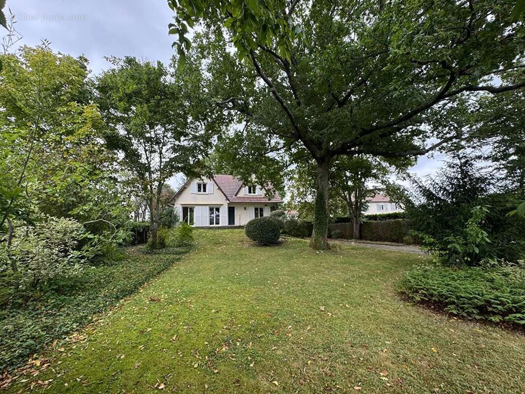 Maison à SAINT-NOM-LA-BRETECHE