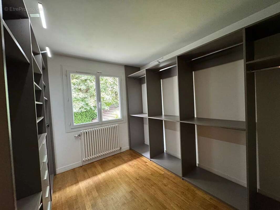 Maison à SAINT-NOM-LA-BRETECHE