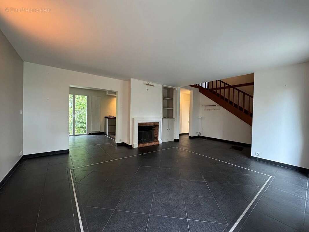 Maison à SAINT-NOM-LA-BRETECHE