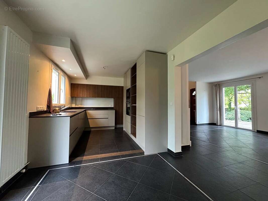 Maison à SAINT-NOM-LA-BRETECHE