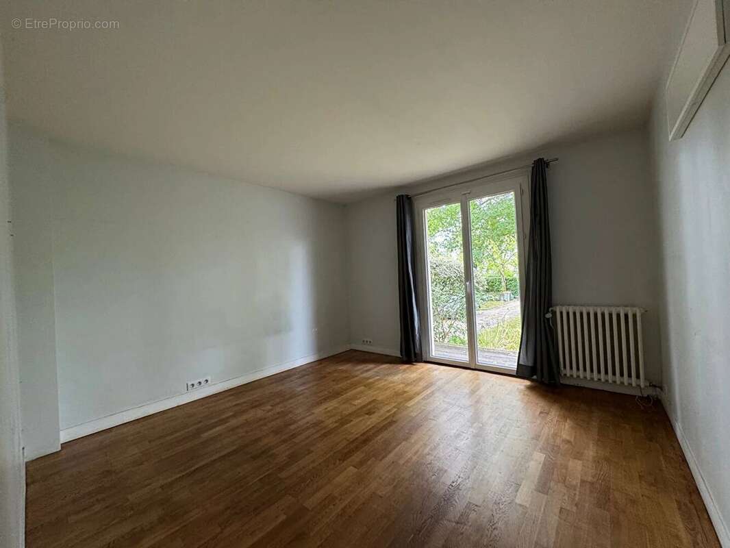 Maison à SAINT-NOM-LA-BRETECHE