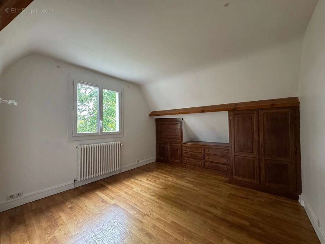 Maison à SAINT-NOM-LA-BRETECHE