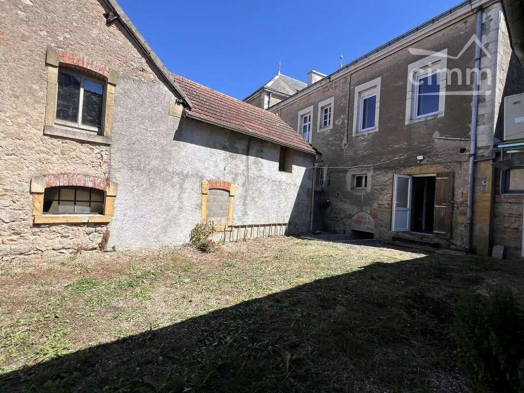 Appartement à NEUVY-GRANDCHAMP