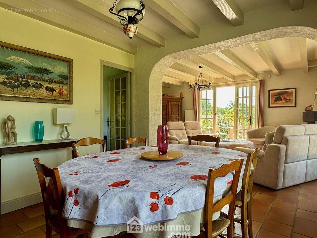 Chaque espace dispose... - Maison à MIGNE-AUXANCES