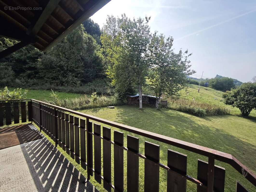 Appartement à MORILLON