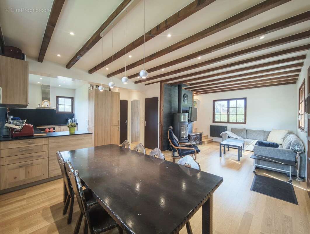 Appartement à MORILLON