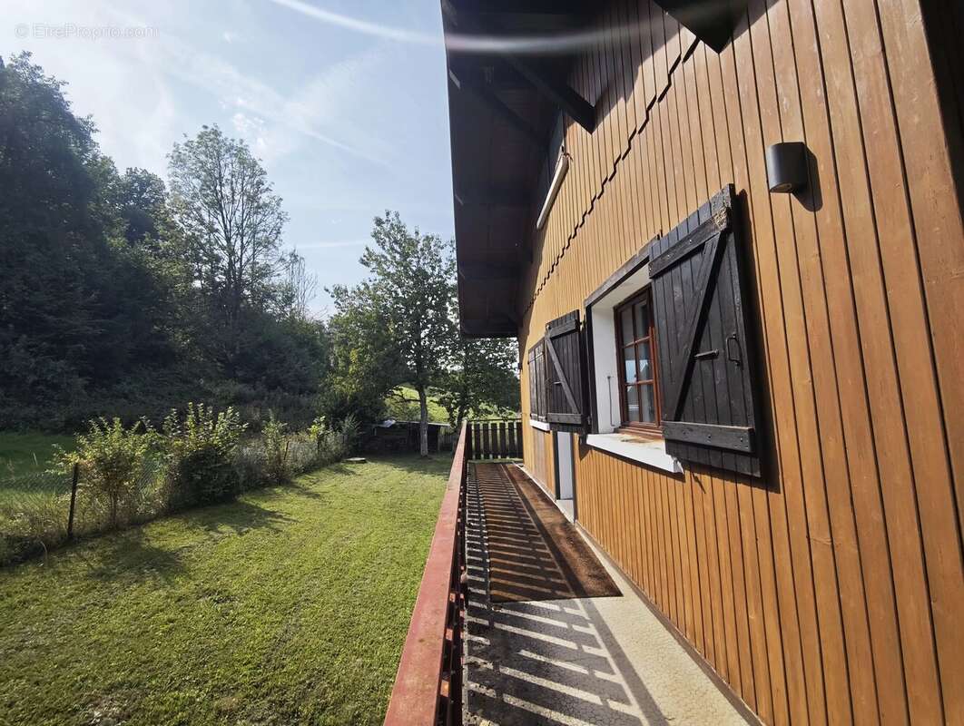 Appartement à MORILLON