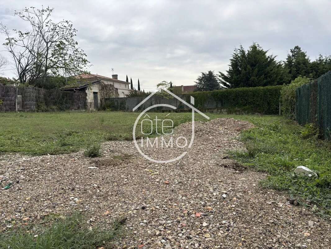 Terrain à CASTILLON-LA-BATAILLE