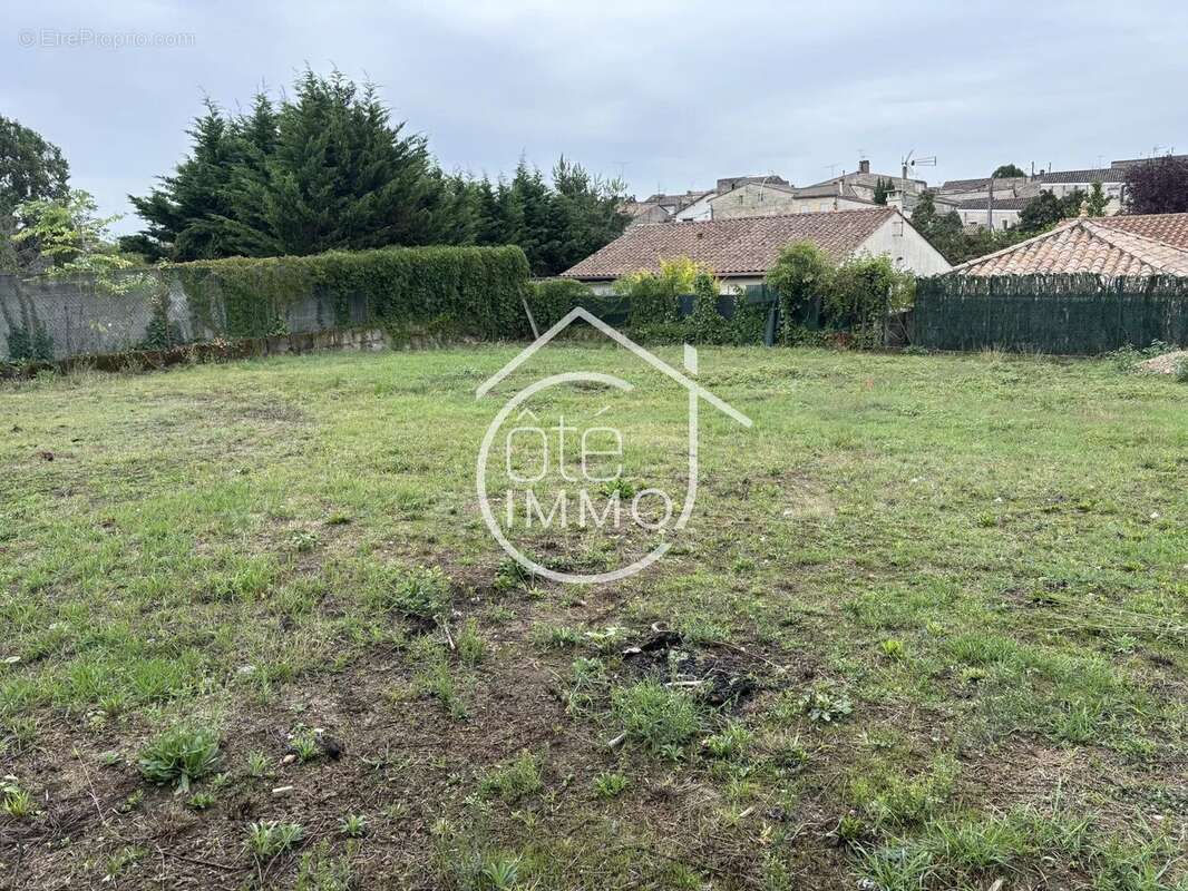 Terrain à CASTILLON-LA-BATAILLE