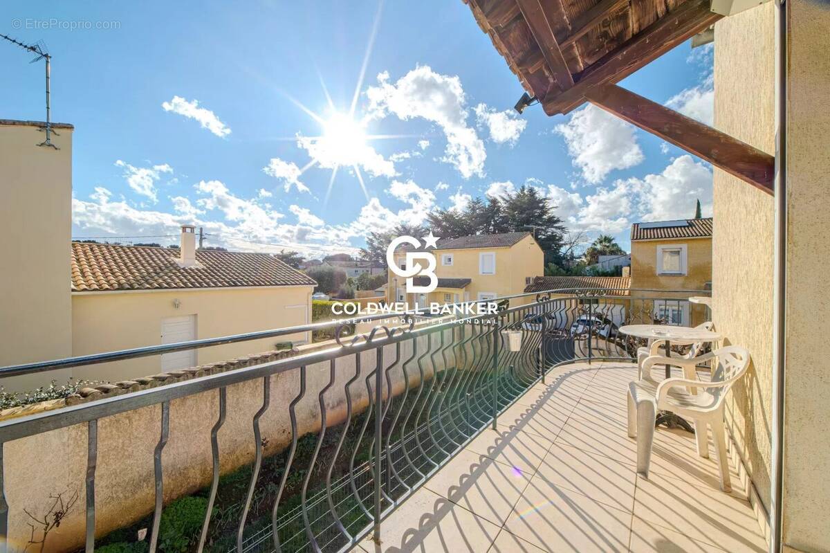 Appartement à GARONS