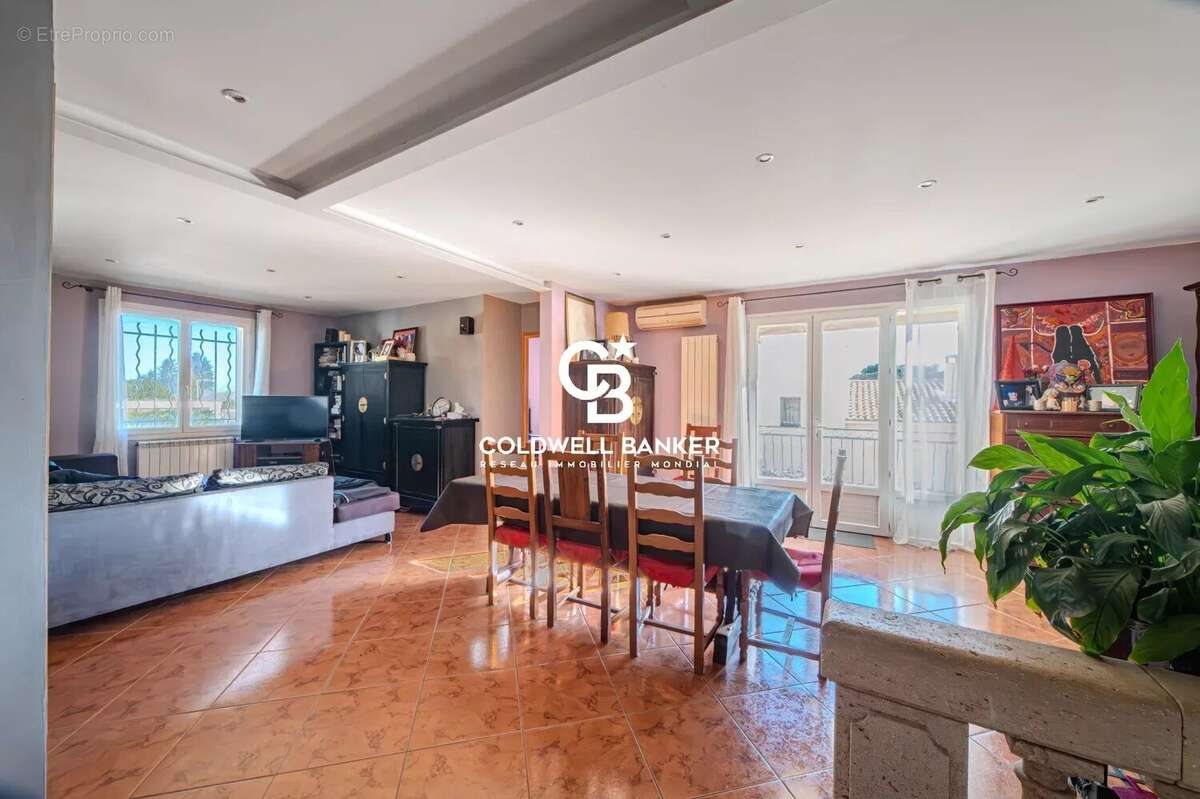 Appartement à GARONS