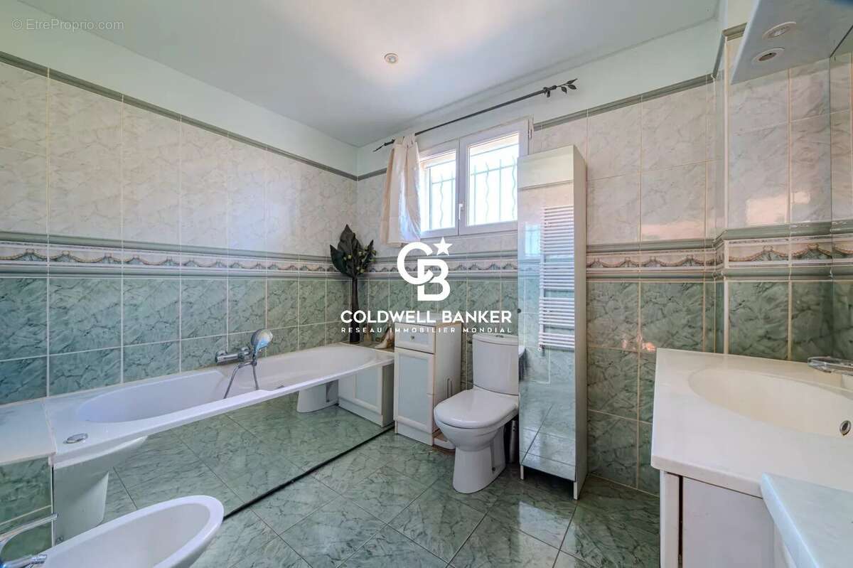 Appartement à GARONS