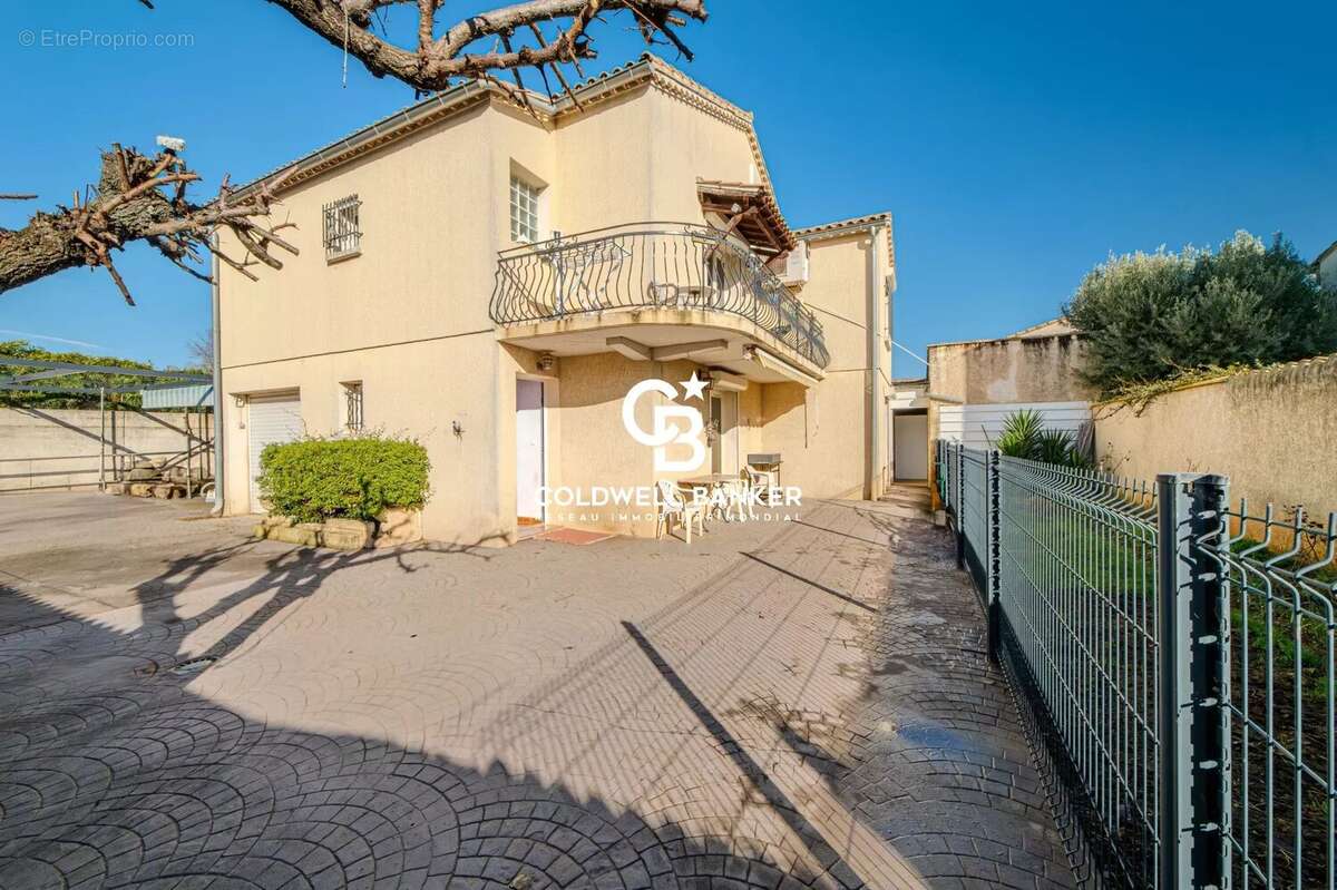 Appartement à GARONS